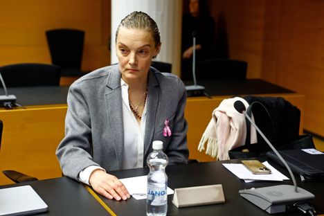 Missifinalisti Eveliina Tikka liittyi Klara Kivilahden ja siskopuolensa oikeusriitaan. 4 Missifinalisti Eveliina Tikka liittyi Klara Kivilahden ja siskopuolensa oikeusriitaan. 3