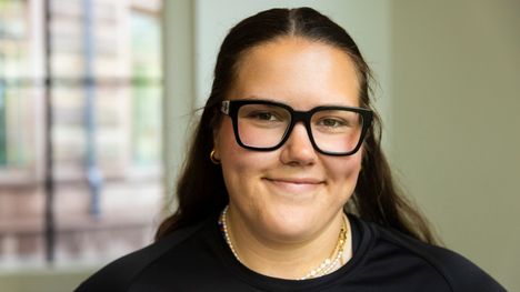 Moukarinheittäjä Silja Kosonen treenaa salilla näin paljon rautaa. 2 Moukarinheittäjä Silja Kosonen treenaa salilla näin paljon rautaa. 1