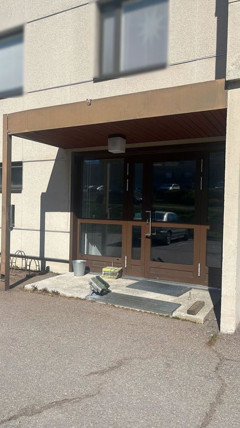 Murhaepäily taiteilijakaksikon asunnossa Kotkassa 7