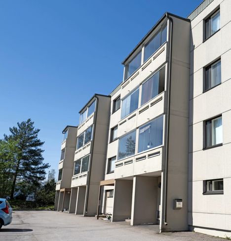 Naapurit tekivät havaintoja Kotkassa murhasta epäillyn kirjailijan ja opettajavaimon arjesta. 7