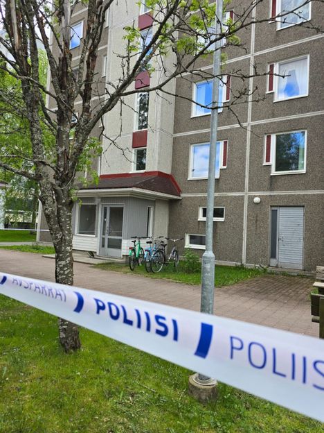 Naapurustossa tapahtunut henkirikos herättää huolta Seinäjoen Kasperin asukkaissa. 6 Naapurustossa tapahtunut henkirikos herättää huolta Seinäjoen Kasperin asukkaissa. 5