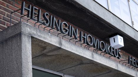 Nainen vietti uudenvuoden juhlia kotonaan kahden miehen seurassa – pian hän koki pelottavan tunteen. 2 Nainen vietti uudenvuoden juhlia kotonaan kahden miehen seurassa – pian hän koki pelottavan tunteen. 1