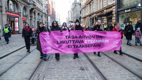 Naisjärjestö hylkää poliisin ehdotuksen perheväkivallasta 2 Naisjärjestö hylkää poliisin ehdotuksen perheväkivallasta 1
