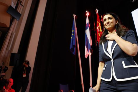 Nasima Razmyarin vaikuttava suoritus on viesti puheenjohtaja Antti Lindtmanille. 4 Nasima Razmyarin vaikuttava suoritus on viesti puheenjohtaja Antti Lindtmanille. 3