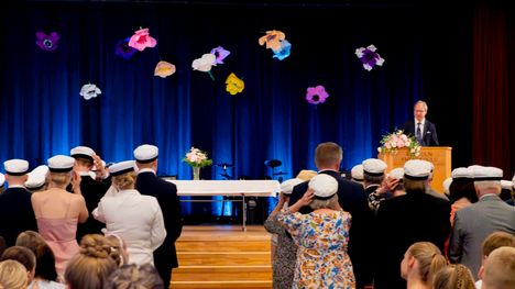 Opetushallitus julkaisee ohjeet Suvivirren esittämiseen 2 Opetushallitus julkaisee ohjeet Suvivirren esittämiseen 1