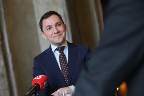 Oppositio arvostelee hallituksen suunnitelmia korottaa vanhuspalveluiden asiakasmaksuja. 3