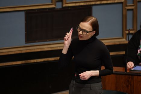 Oppositio arvostelee hallituksen suunnitelmia korottaa vanhuspalveluiden asiakasmaksuja. 7