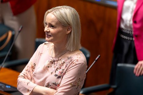 Oppositio murskasi hallituksen – Wille Rydmanilta kaatui kuppi 3