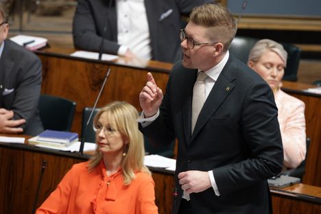 Oppositio murskasi hallituksen – Wille Rydmanilta kaatui kuppi 1