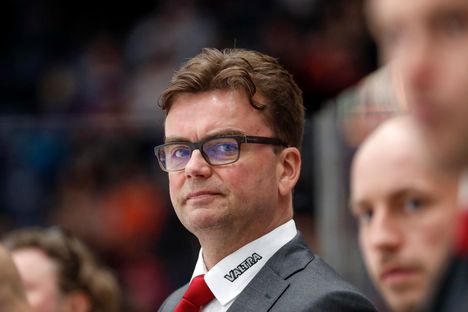 Pekka Tirkkonen valmentaa Puolan kansallista joukkuetta, tavoitteena edistyminen kotiturnauksessa. 5