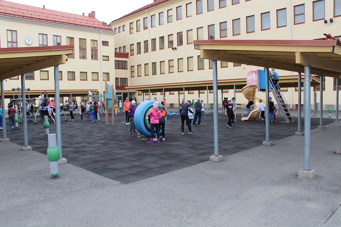 Peruskoulun oppilasmäärä vähenee Suomessa 1