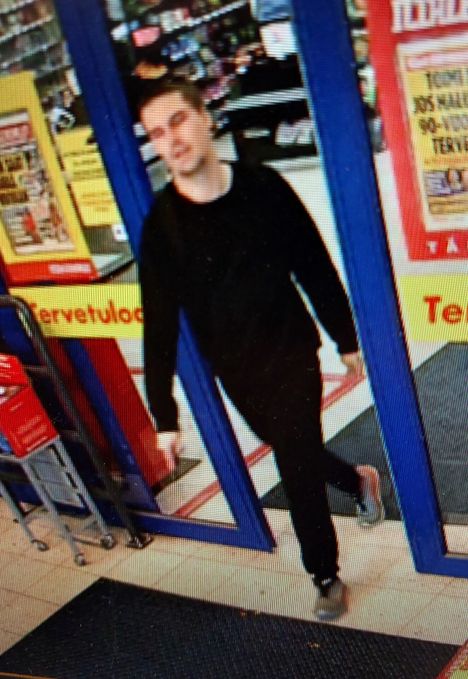 Poliisi etsii tietoja kahdeksan kuukautta sitten tapahtuneesta ryöstöyrityksestä. 4 Poliisi etsii tietoja kahdeksan kuukautta sitten tapahtuneesta ryöstöyrityksestä. 3