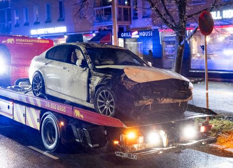 Poliisi: Ilokaasua käyttänyt bemarin kuljettaja aiheutti 15-vuotiaan menehtymisen. 2 Poliisi: Ilokaasua käyttänyt bemarin kuljettaja aiheutti 15-vuotiaan menehtymisen. 1