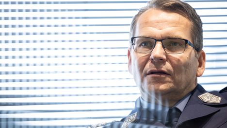 Poliisiylijohtaja ilmaisi selkeästi: Naamioiden käyttö mielenosoituksissa on kielletty. 1
