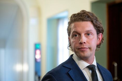 Poliitikot vastustavat Suvivirsi-sakkoja – Päivi Räsänen ja Wille Rydman esittävät jyrkän mielipiteen 2 Poliitikot vastustavat Suvivirsi-sakkoja – Päivi Räsänen ja Wille Rydman esittävät jyrkän mielipiteen 1