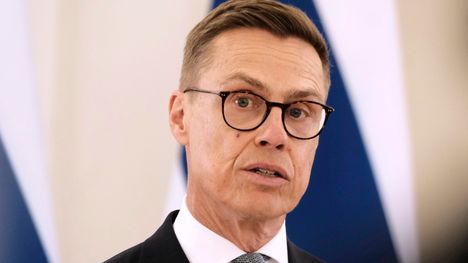 Presidentti Alexander Stubb hämmästytti jalkapallon nuoria pelaajia Liettuan matkallaan – pallonhallinta sai kiitosta. 1