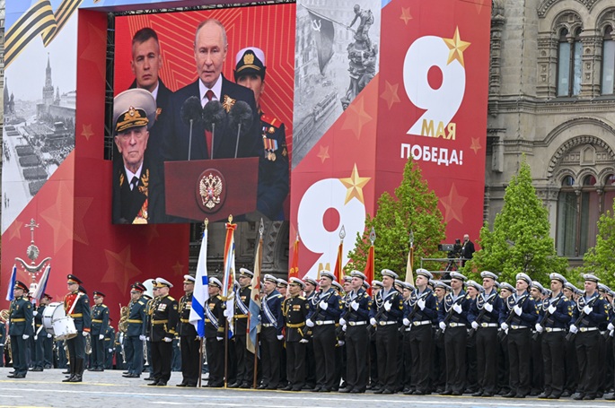 Putin ilmoittaa olevansa valmis tapaamaan Zelenskyn vain allekirjoittaakseen lopullisen rauhansopimuksen. 2 Putin ilmoittaa olevansa valmis tapaamaan Zelenskyn vain allekirjoittaakseen lopullisen rauhansopimuksen. 1