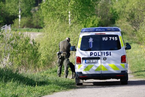 Riihimäellä epäillyn kranaatin löytöpaikka näyttää tältä 6 Riihimäellä epäillyn kranaatin löytöpaikka näyttää tältä 5