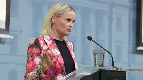 Riikka Purra arvioi Suomen taloustilannetta Ykkösaamussa. 1
