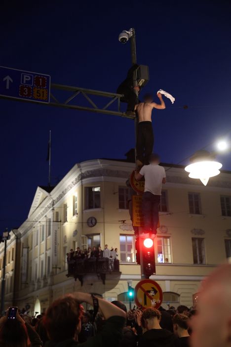 Rohkeaa juhlintaa Helsingissä – poliisi antaa varoituksen 5
