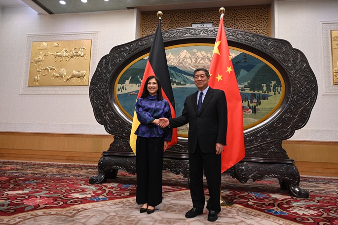 Saksalainen ministeri vaatii tiivistämään yhteistyötä Kiinan kanssa. 2 Saksalainen ministeri vaatii tiivistämään yhteistyötä Kiinan kanssa. 1