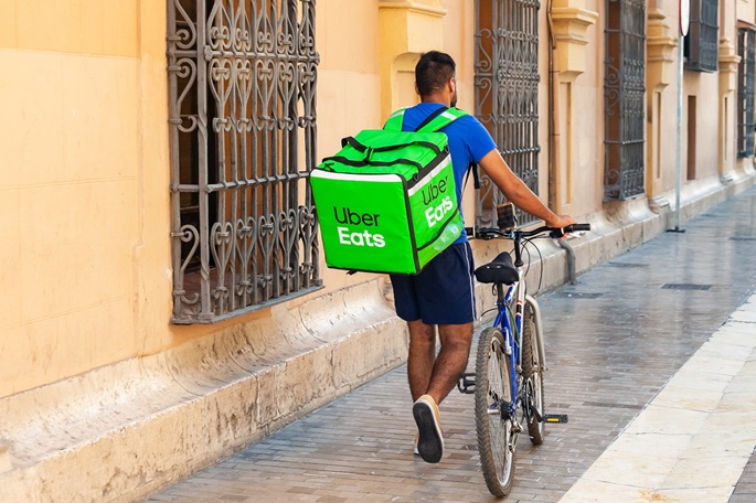Saksalainen yritys Delivery Hero vahvistaa ostotarjouksen kilpailijaltaan Uberilta. 1