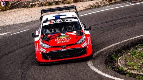 Sami Pajari taistelee kärkisijoista MM-rallissa. 1