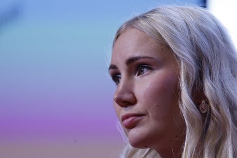 SDP:n varapuheenjohtaja Pinja Perholehto kritisoi perussuomalaisten Wille Rydmania. 3
