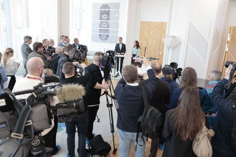 Stubbit siirtyvät Mäntyniemeen – presidenttiparin odottamaton vierailu 2 Stubbit siirtyvät Mäntyniemeen – presidenttiparin odottamaton vierailu 1