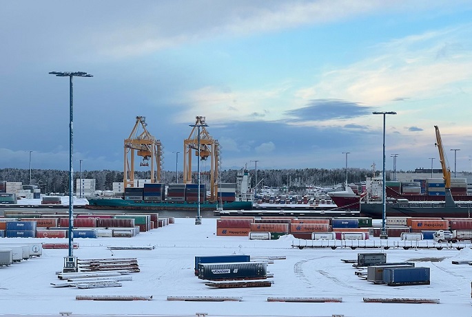 Suomella 571 miljoonan euron kauppataseen alijäämä helmikuussa. 1