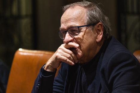 Suomen Pankin entinen pääjohtaja Erkki Liikanen joutui huijauksen uhriksi ja menetti 40 000 euroa. 2 Suomen Pankin entinen pääjohtaja Erkki Liikanen joutui huijauksen uhriksi ja menetti 40 000 euroa. 1