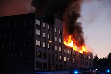 Suomessa on viime vuosina esiintynyt tuhoisia parvekepaloja. 4 Suomessa on viime vuosina esiintynyt tuhoisia parvekepaloja. 3