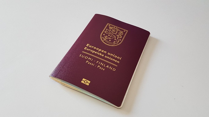 Suomi pidentää passin ja henkilökortin voimassaoloaikaa viidestä vuodesta kymmeneen vuoteen. 2 Suomi pidentää passin ja henkilökortin voimassaoloaikaa viidestä vuodesta kymmeneen vuoteen. 1