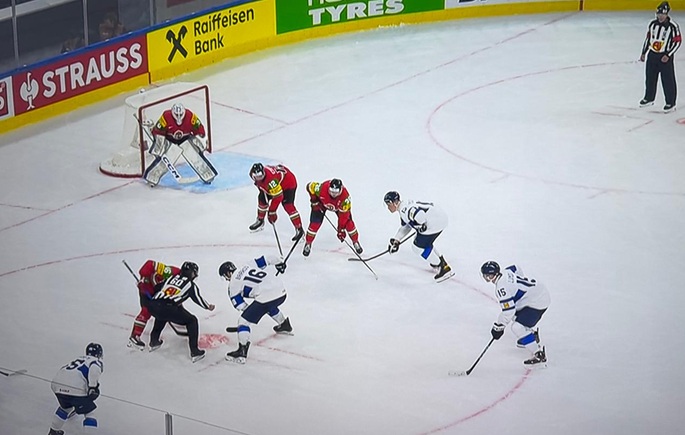 Suomi saavutti toisen peräkkäisen voittonsa voittamalla Unkarin 4-1. 2 Suomi saavutti toisen peräkkäisen voittonsa voittamalla Unkarin 4-1. 1