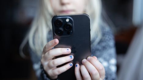 Suurin osa vanhemmista ostaa edelleen lapselleen älypuhelimen liian aikaisin. 1