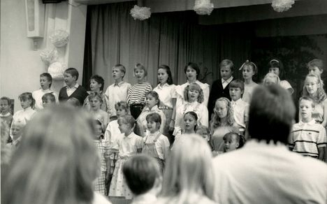 Suvivirsi sai alkunsa 1600-luvun nälkävuosien ja vaikeuksien aikana. 2 Suvivirsi sai alkunsa 1600-luvun nälkävuosien ja vaikeuksien aikana. 1