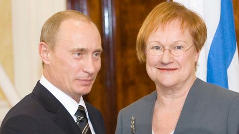 Tarja Halonen kumoaa IS:n haastattelussa IL:n näkemyksen, jonka mukaan Halosen ja Putinin ensimmäisessä tapaamisessa olisi ollut riitaa. 1