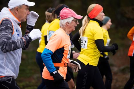 Tenho Isola, 80, saavutti puolimaratonin SM-kultamitalin: juoksee edelleen 30 kilometrin matkoja. 3