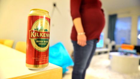 Tutkimus: Raskauden aikaisella alkoholin käytöllä taloudellisia vaikutuksia yhteiskuntaan 2 Tutkimus: Raskauden aikaisella alkoholin käytöllä taloudellisia vaikutuksia yhteiskuntaan 1