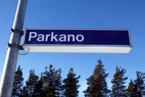 Tuuli kaatoi vanhemman soutajan veneen Parkanossa 1
