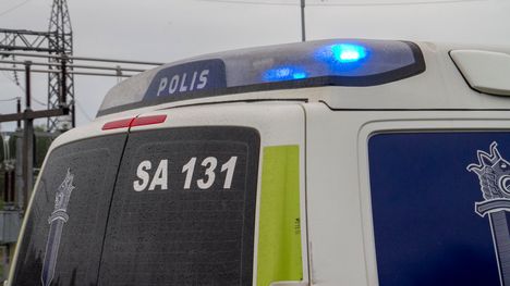 Vaatteet varastetaan jopa päältä – poliisi ilmaisee huolensa nuorten kaupankäynnistä. 2 Vaatteet varastetaan jopa päältä – poliisi ilmaisee huolensa nuorten kaupankäynnistä. 1