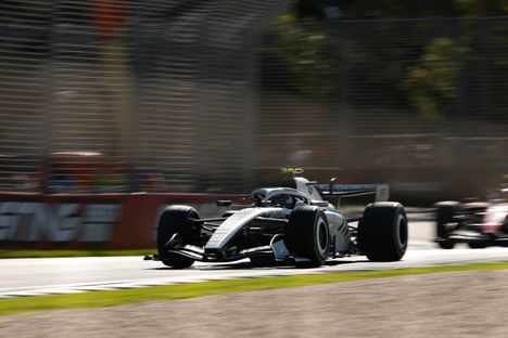 Valtteri Bottas palaa kotikentälle: Suomen lippuja on varmasti näkyvissä katsomossa. 3