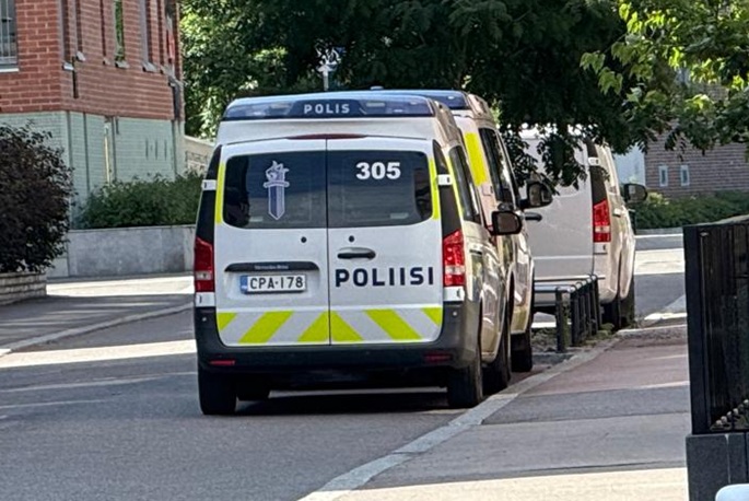 Vantaalla vanhempi mies surmattu, Kuopiossa kaksi puukotettu, epäillyt pidätetty. 1