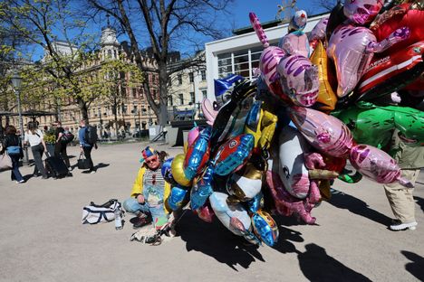 Vappujuhlintaa eri puolilla Suomea – Pirjo valmisti 250 karjalanpiirakkaa 1