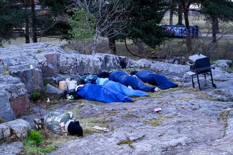 Vapunjuhlijat jättivät jälkeensä roskia 8 Vapunjuhlijat jättivät jälkeensä roskia 7