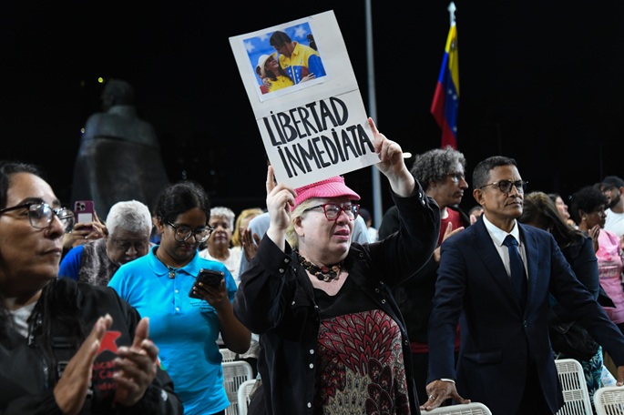 Venezuela karkottaa Maduroon liittyvän Saab'n Yhdysvaltojen rikostutkintojen keskellä. 2 Venezuela karkottaa Maduroon liittyvän Saab'n Yhdysvaltojen rikostutkintojen keskellä. 1