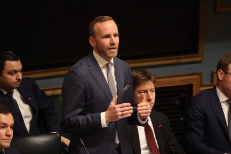 Veronmaksajat tulevat olemaan merkittäviä rahoittajia yleisurheilun EM-kisahakuprojektissa, Riikka Pakarinen lupaa erota, jos Helsinki ei onnistu hakuprosessissa. 3
