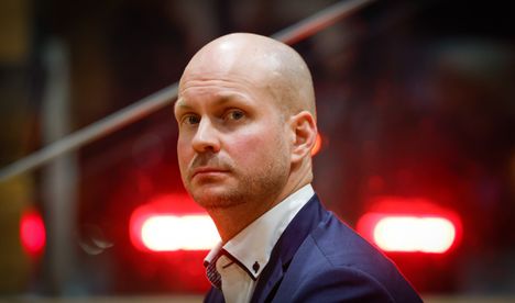 Ville Valkonen vaatii Antti Lindtmania puhaltamaan linjariidan velkakaton murtamiseksi. 4 Ville Valkonen vaatii Antti Lindtmania puhaltamaan linjariidan velkakaton murtamiseksi. 3