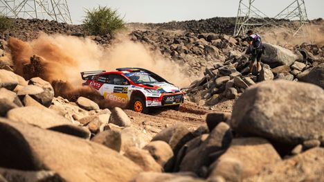 Voimakas kolari Saudi-Arabian MM-rallissa 1