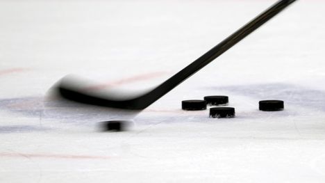WHL:ssä skandaali: 85-vuotias Terry Bonner hämmästytti suorassa televisiolähetyksessä 1